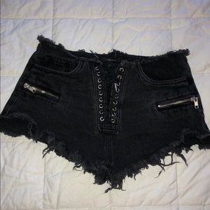 SMALL BLACK FESTIVAL SHORTS
